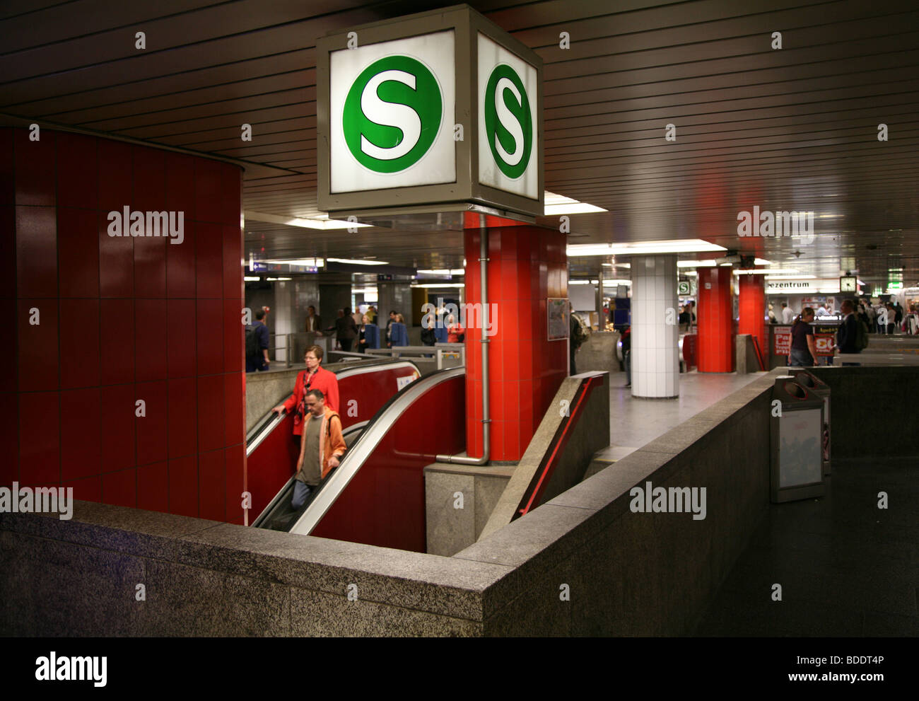 S-Bahn Zugangswege, Hauptbahnhof, München, Deutschland. Stockfoto