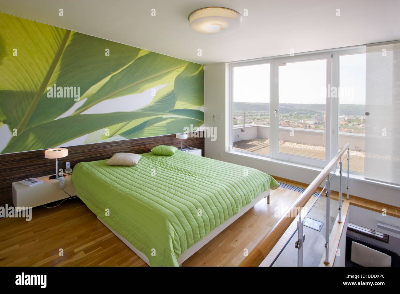 Schlafzimmer im modernen Haus Stockfoto