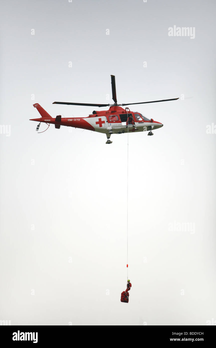 Rettungshubschrauber des Roten Kreuzes. Stockfoto