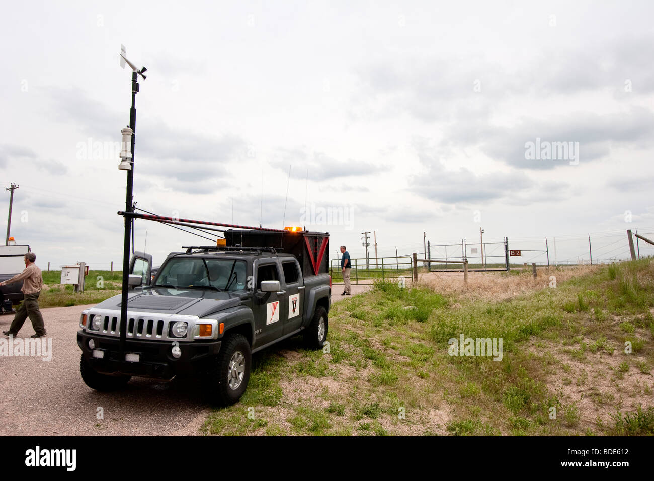 Vortex 2 Sonde LKW parkte vor einer Minuteman Atomrakete Raketensilo im westlichen Nebraska, 5. Juni 2009. Stockfoto