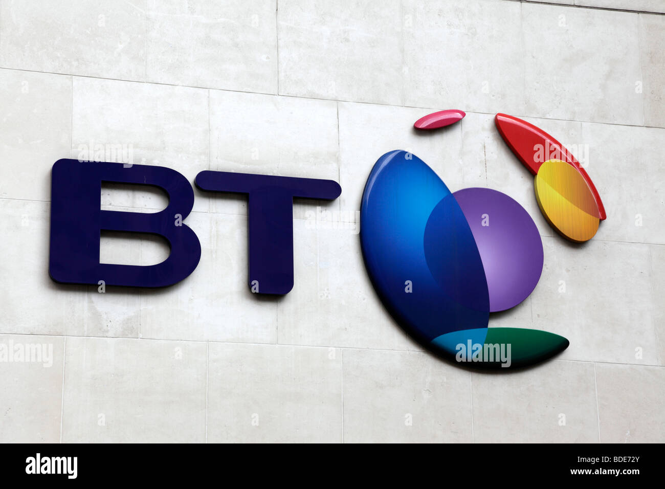 BT-Zeichen außerhalb des BT-Zentrums auf Newgate street London uk Stockfoto