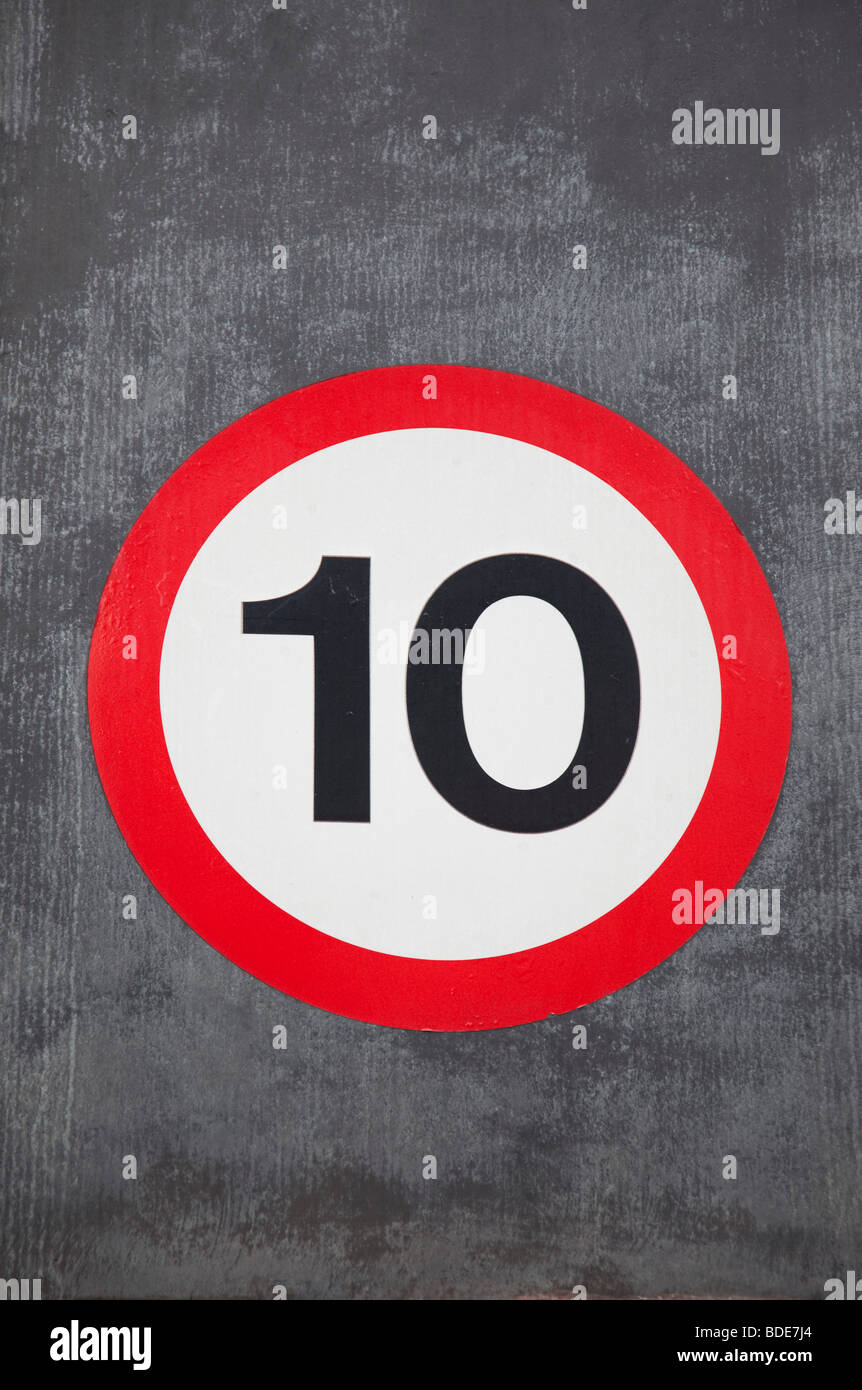 Geschwindigkeit Schild Beschränkung 10 MPH. Stockfoto