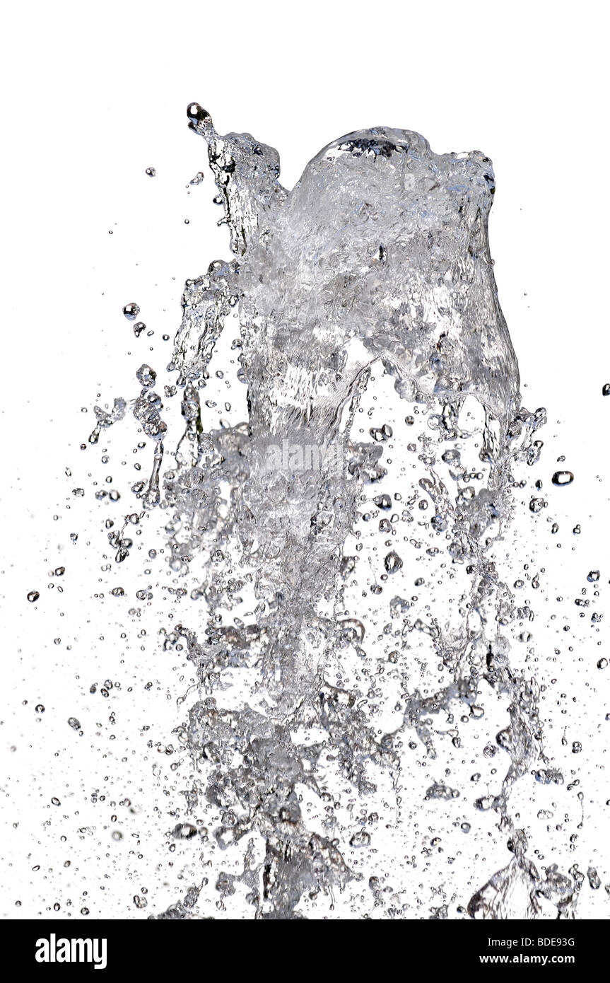 Wasser spritzt über einen weißen Hintergrund Stockfoto