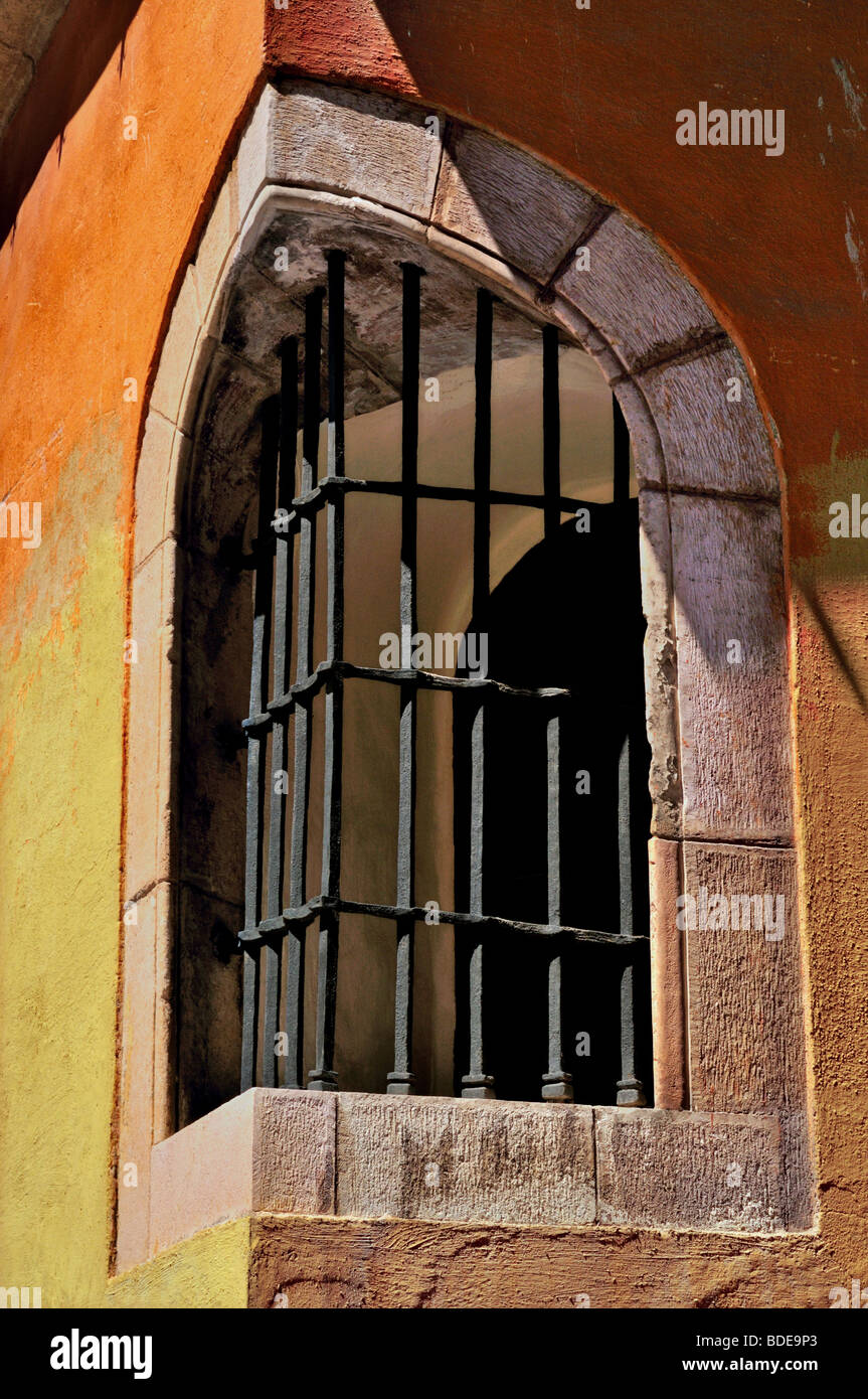 Spanien, Jakobsweg: Mittelalterlichen Fenster eines historischen Palastes in Leon Stockfoto