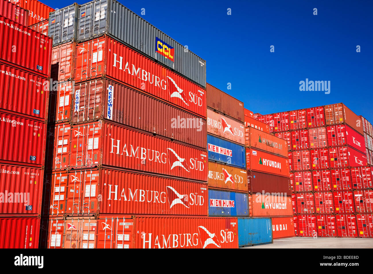 Schifffahrt / See-Container gestapelt auf einem Port Containerterminal. Der "Hafen von Melbourne" Victoria Australia. Stockfoto