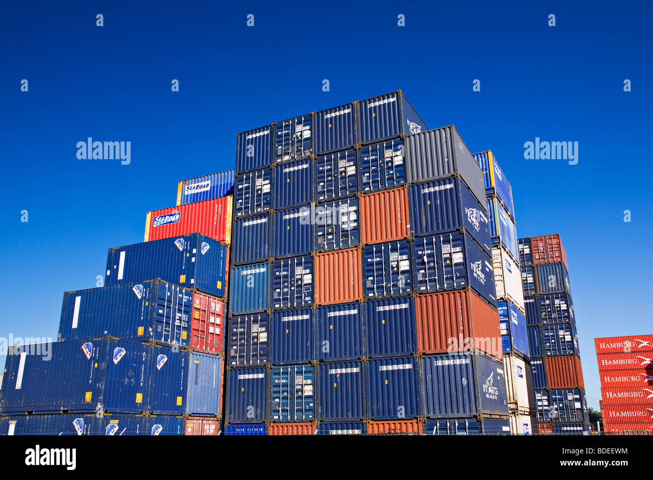 Schifffahrt / See-Container gestapelt auf einem Port Containerterminal. Der "Hafen von Melbourne" Victoria Australia. Stockfoto