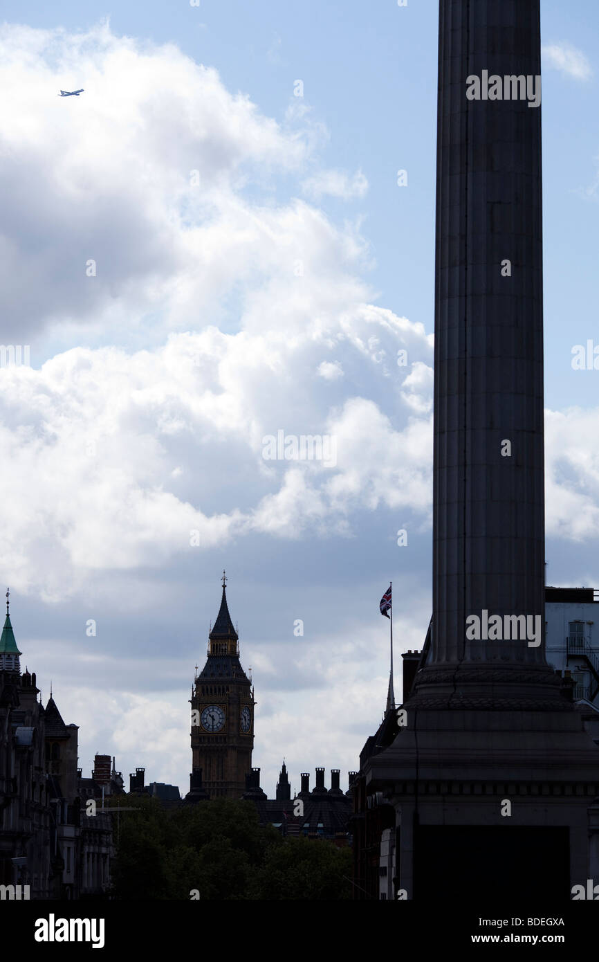 Nelson Säule und dem Big Ben im Hintergrund, London, England, Vereinigtes Königreich Stockfoto