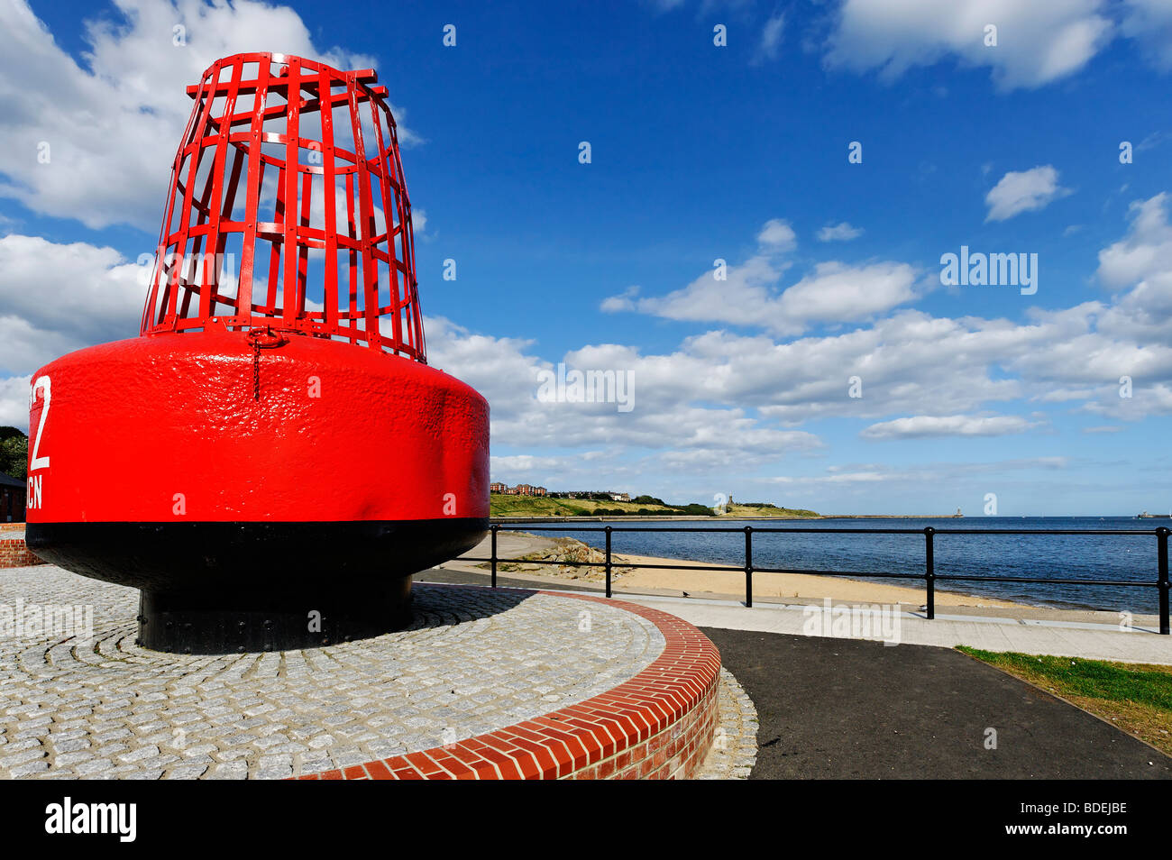 Ein Ozean Boje nun auf dem Display als öffentliche Kunstwerk in der Nähe der Mündung des Flusses Tyne in North Shields Stockfoto