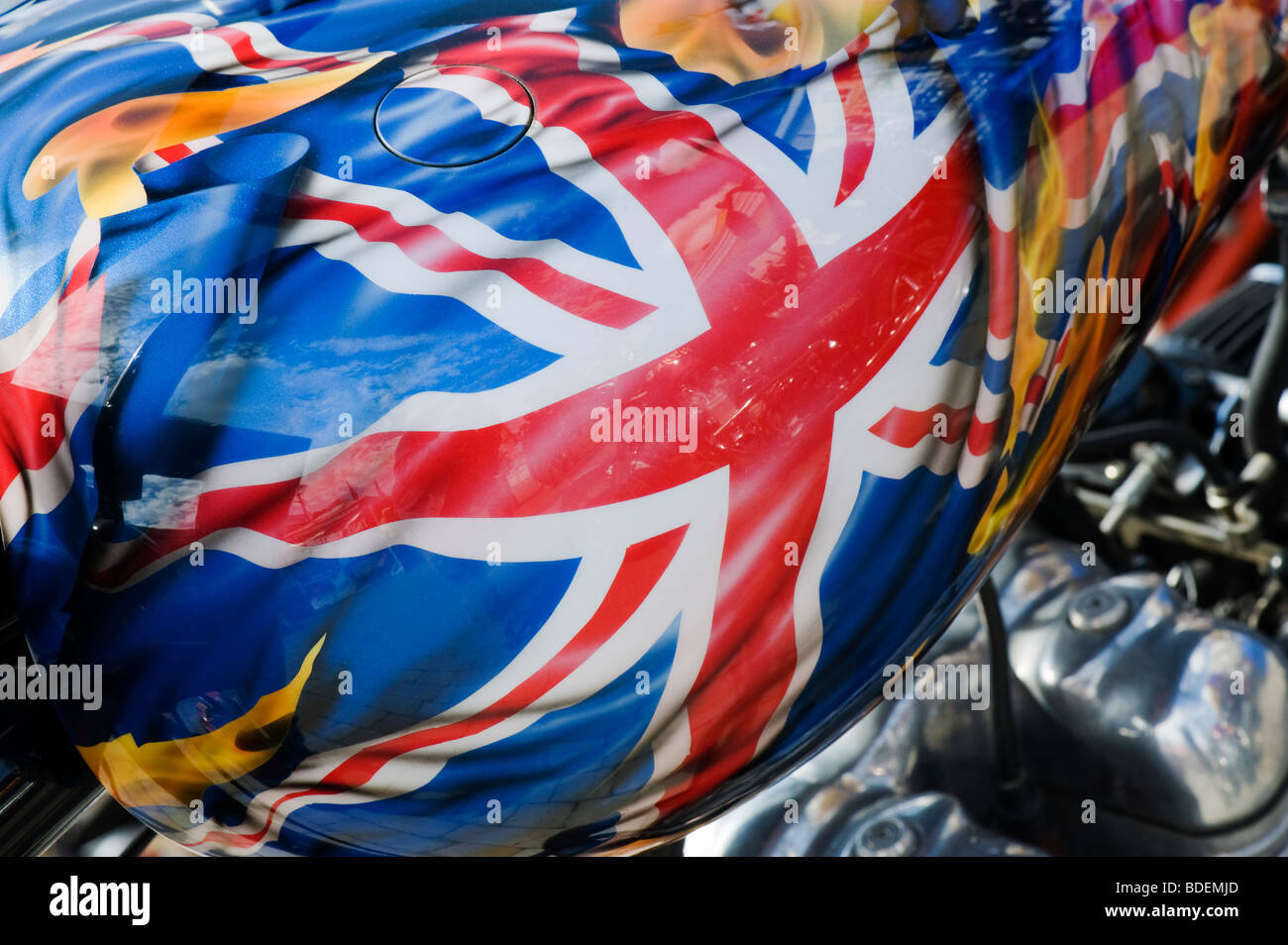 Union Jack Fag gemalt auf britische Triumph Custom Chopper Motorrad Stockfoto