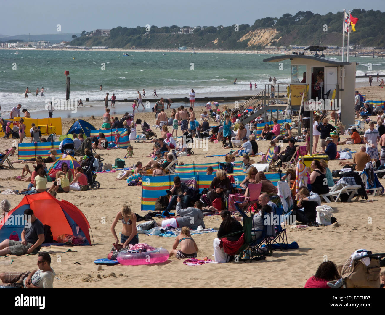 Überfüllten Strand von Bournemouth, Dorset, UK. Stockfoto