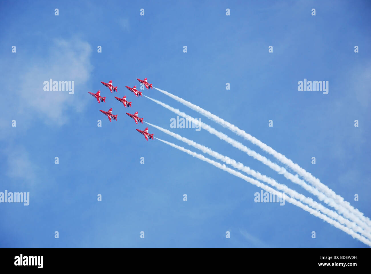 Red Arrows Kunstflug anzeigen Team in Apollo-Formation über Eastbourne auf Airbourne 2009, England UK Stockfoto