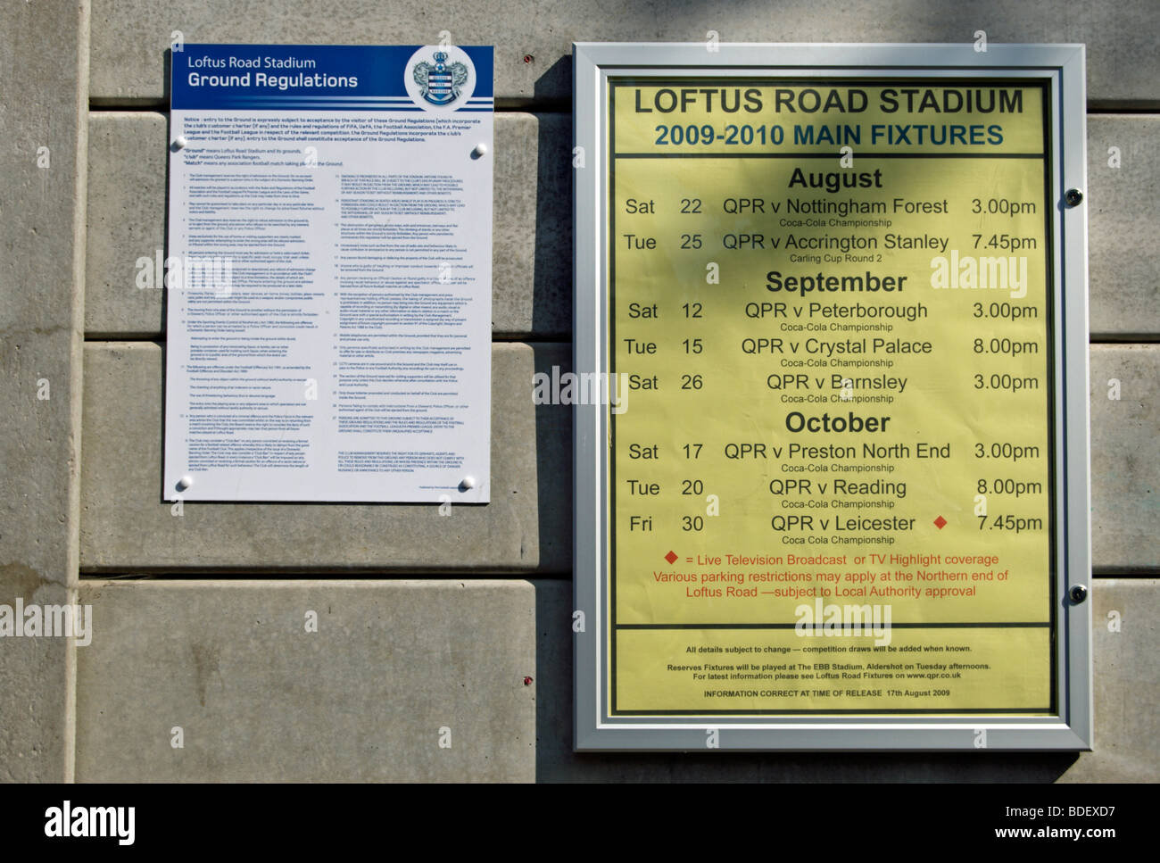 bevorstehenden Befestigung Liste und Boden Vorschriften Hinweise auf Loftus Road Stadion, Heimat der Queens Park Rangers, in Shepherds Bush, West-london Stockfoto