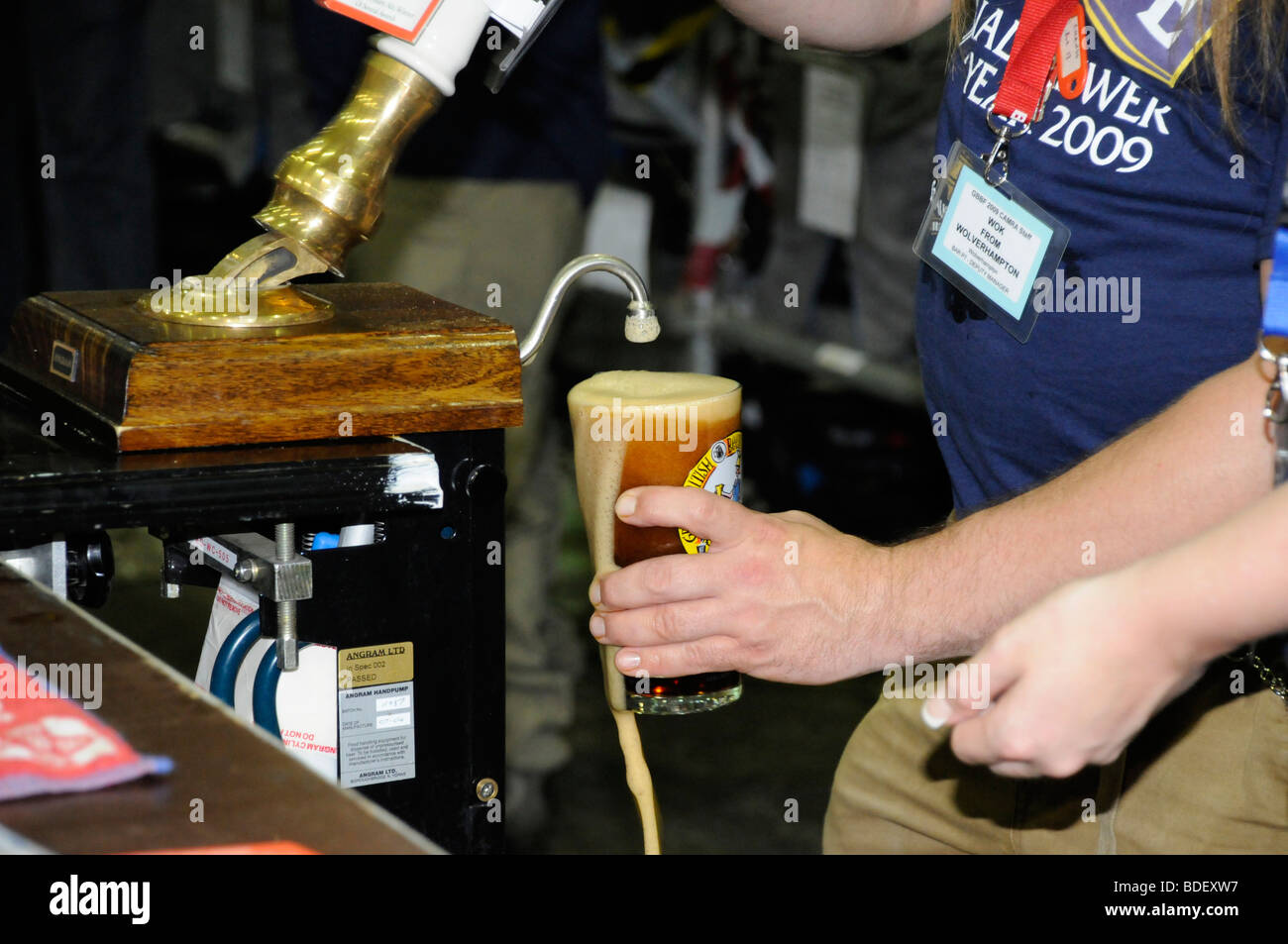 Ein frisch gezapftes Bier der Champion Bier "Ruby Mild" bei der 2009 Great British Beer Festival Stockfoto