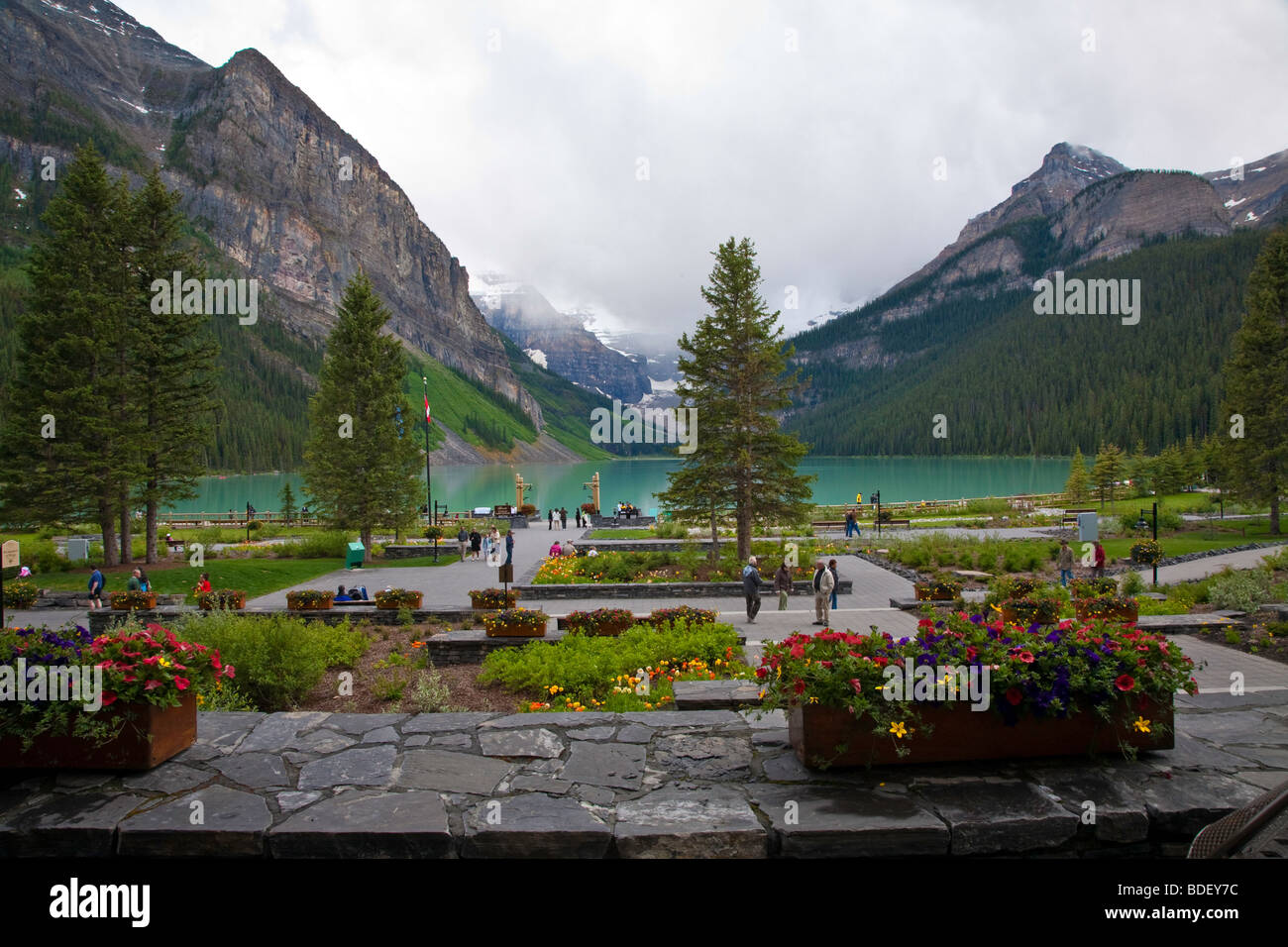 Gärten des Fairmont Château Lake Louise Hotel, kanadischen Rocky Mountains, Banff Nationalpark, Alberta, Kanada, Amerika Stockfoto