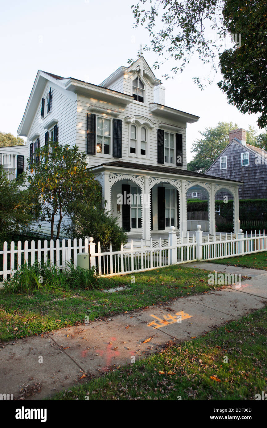 Haus mit Veranda, Main Street, East Hampton, New York Stockfoto