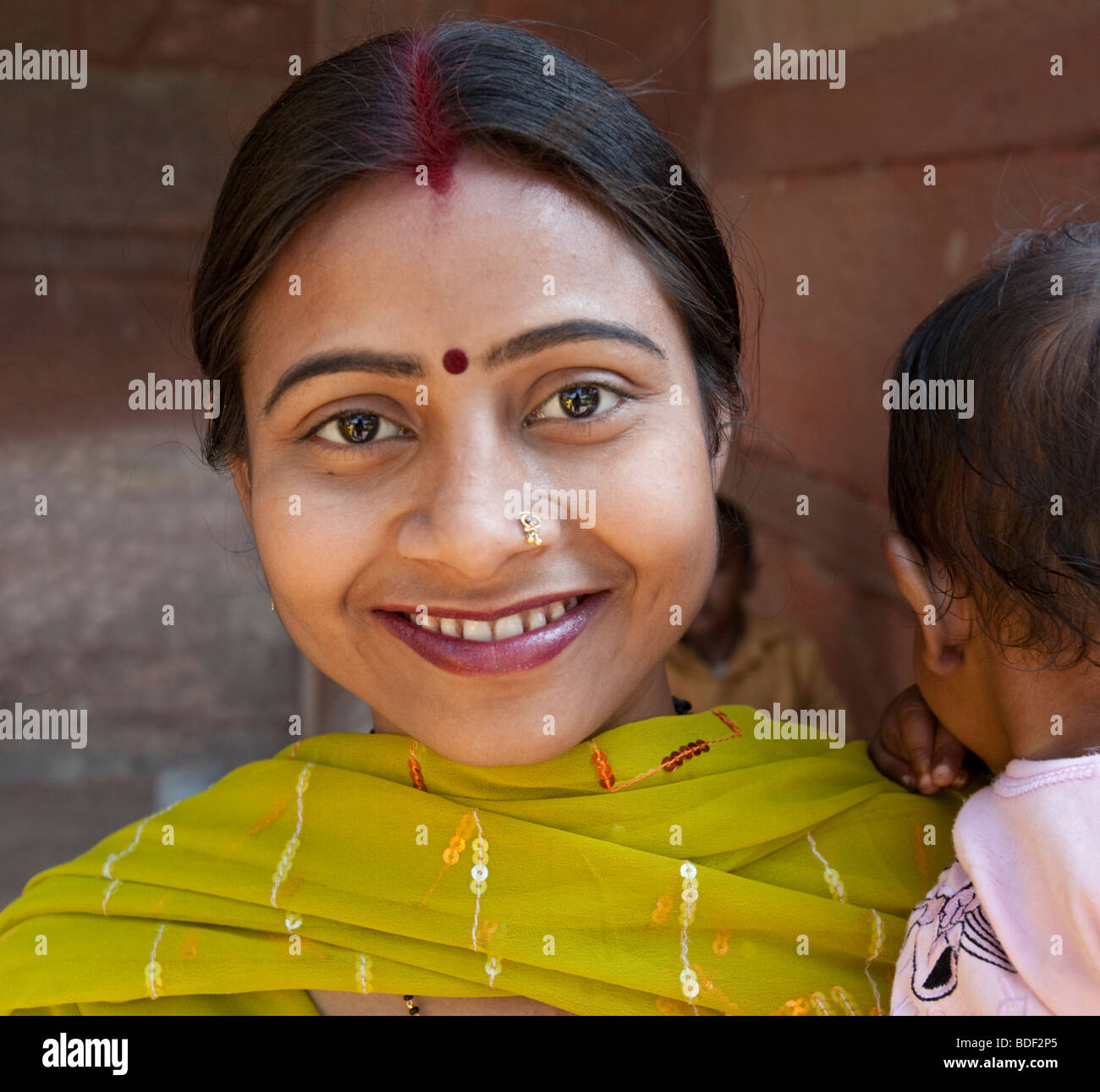 Indische Frau mit Baby Agra Indien Stockfoto