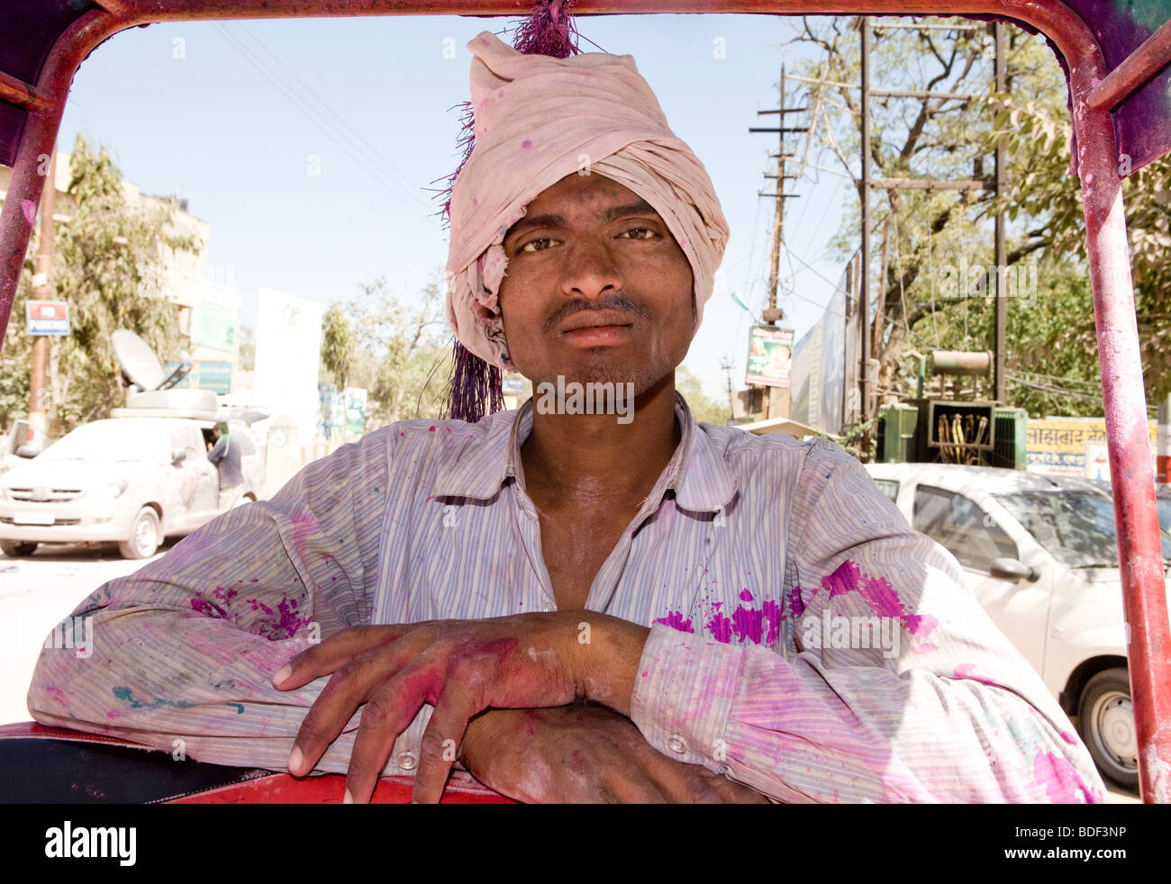 Indischer Mann am Holi Festival Mathura India Stockfoto