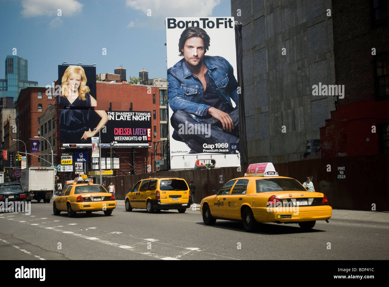 Ein Plakat für die Lücke im New Yorker Stadtteil East Village fördert ihre jeans Stockfoto