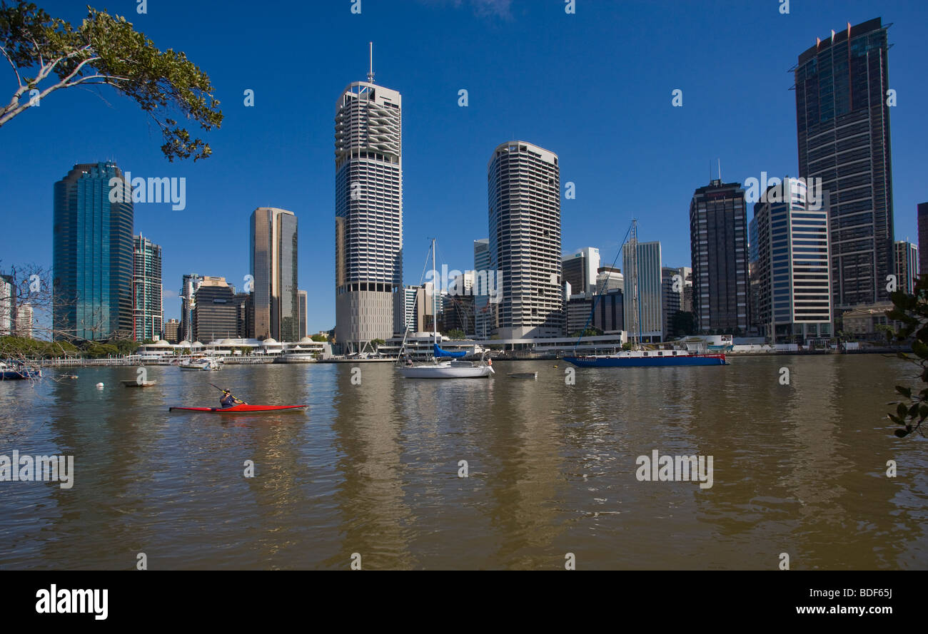 Australien, Queensland, Brisbane, Blick auf die Skyline der Stadt über Brisbane River Stockfoto