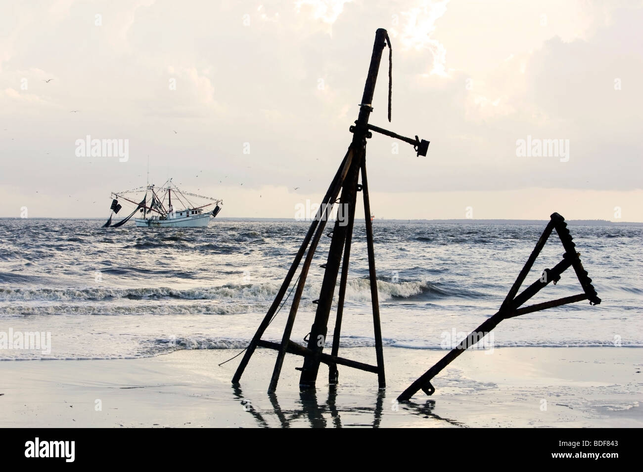 Mast eines versunkenen Schiffes an Jekyll Punkt - Jekyll Island, Georgia USA Stockfoto