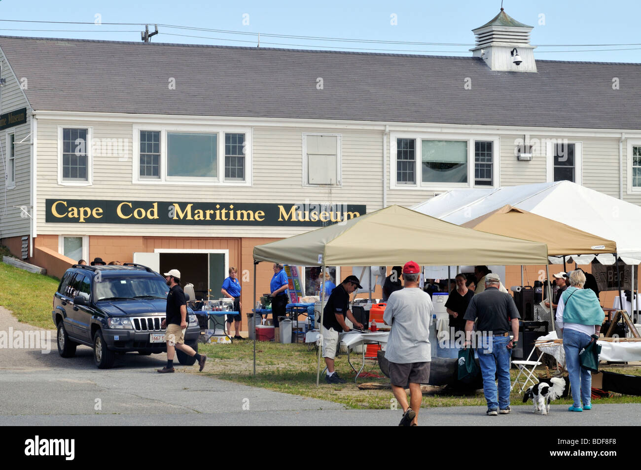 Menschen auf dem maritimen Festival im Cape Cod Maritime Museum in Hyannis Stockfoto