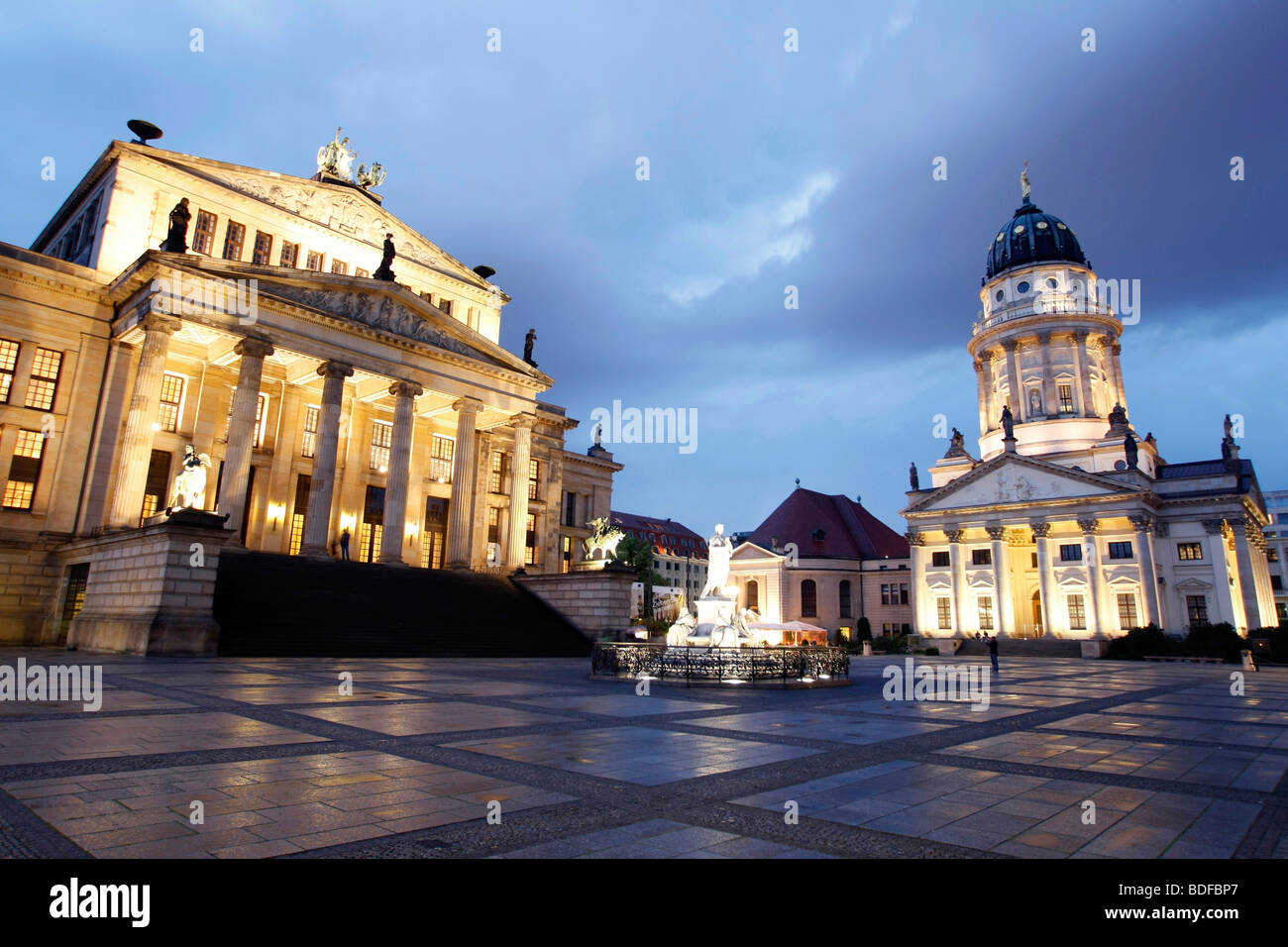 Gendarmenmarkt Square bei Dämmerung, Berlin, Deutschland, Europa Stockfoto