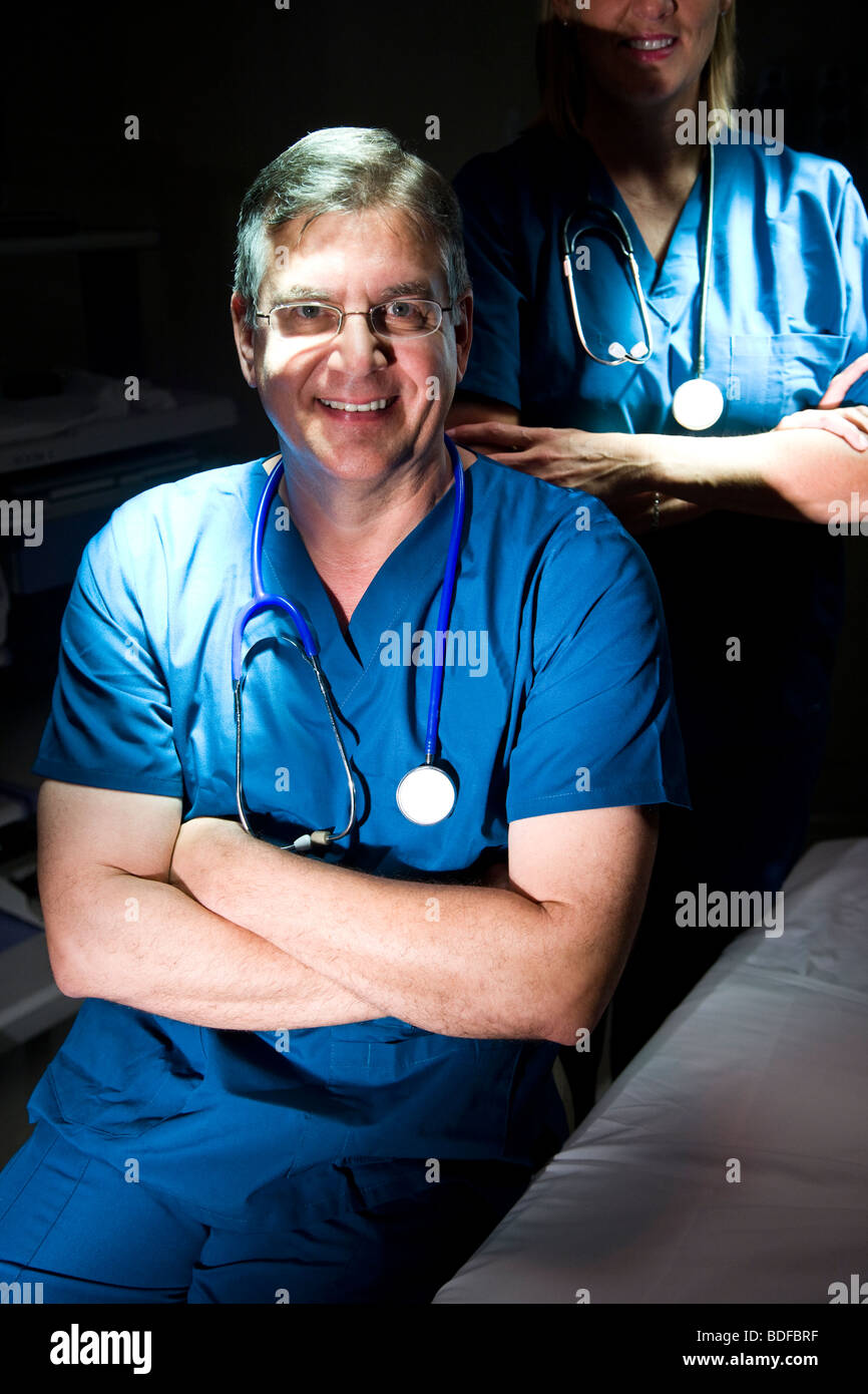 Nahaufnahme von Ärzten in scrubs Stockfoto