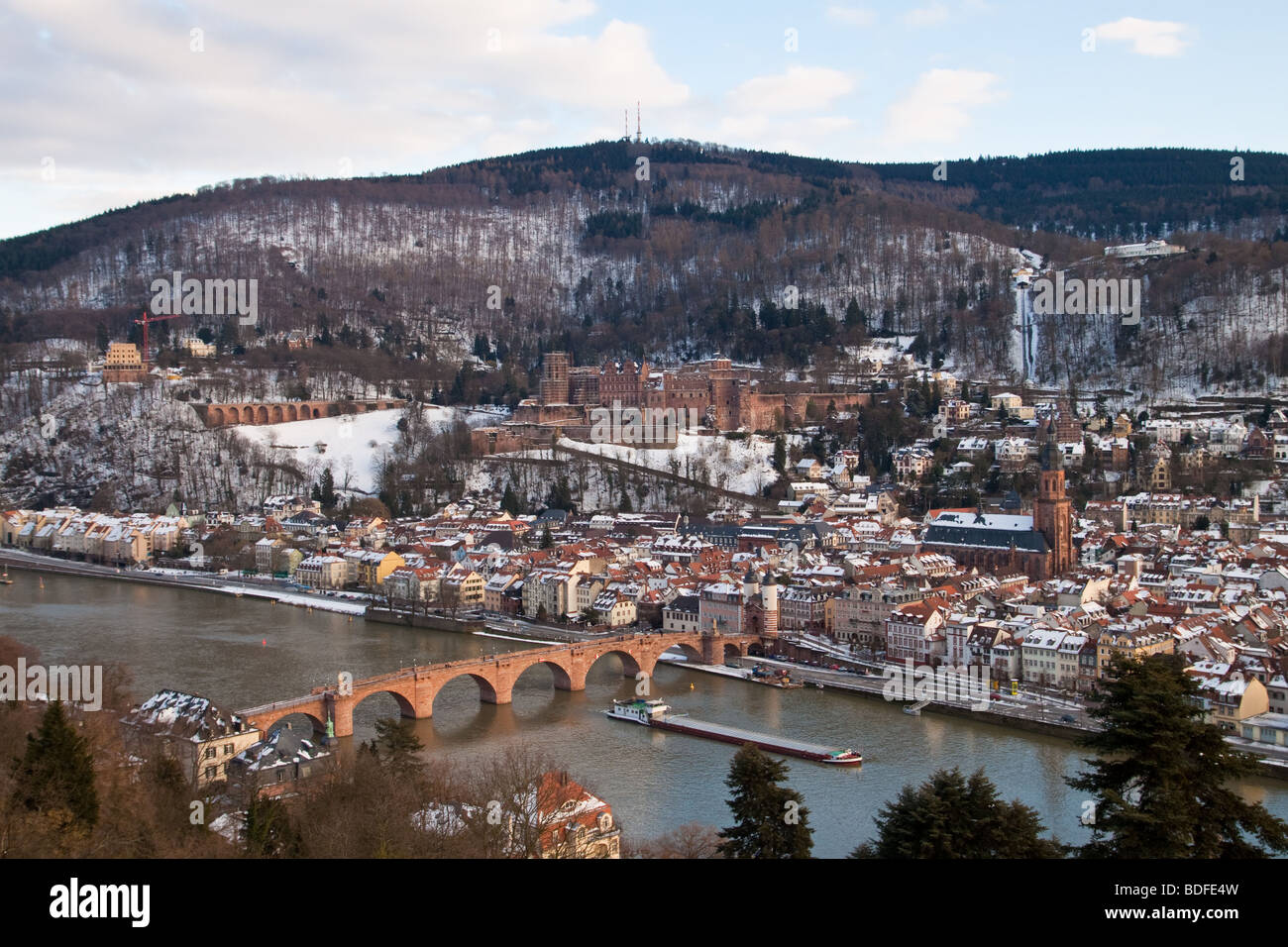 Panorama von Heidelberg, Deutschland im Winter mit der alten Brücke