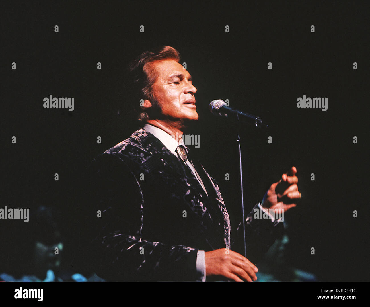 ENGELBERT HUMPERDINCK - UK Sänger (Gerry Dorsey) im Februar 1998 Stockfoto