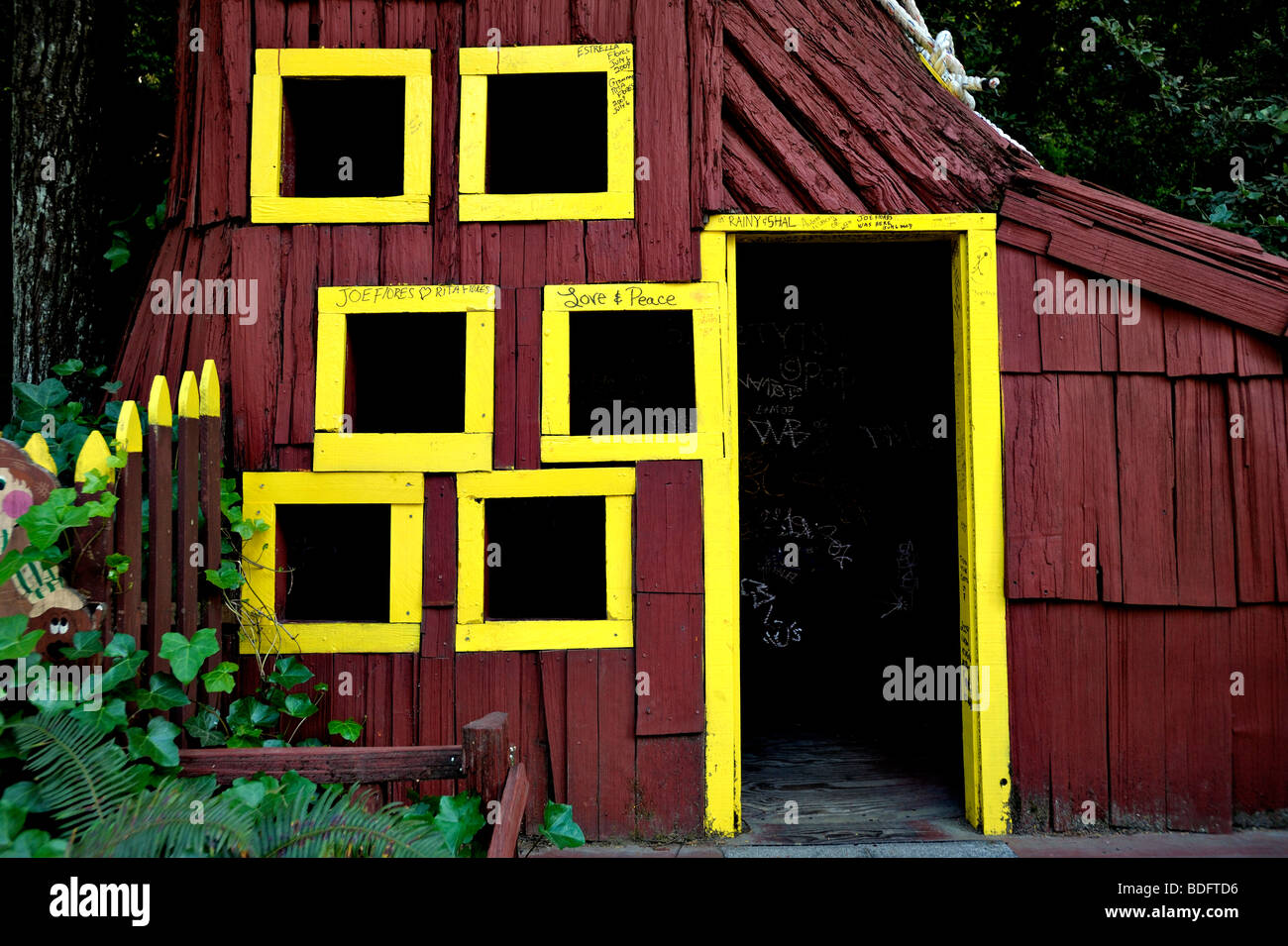 Ein Schuh-geformte Redwood-Ferienhaus in Oregon Stockfoto