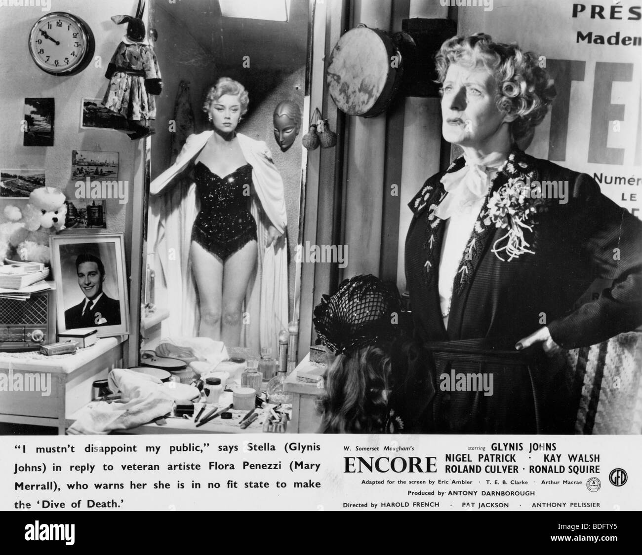 ENCORE - 1951 GFD Film mit Glynis Johns auf der linken Seite Stockfoto