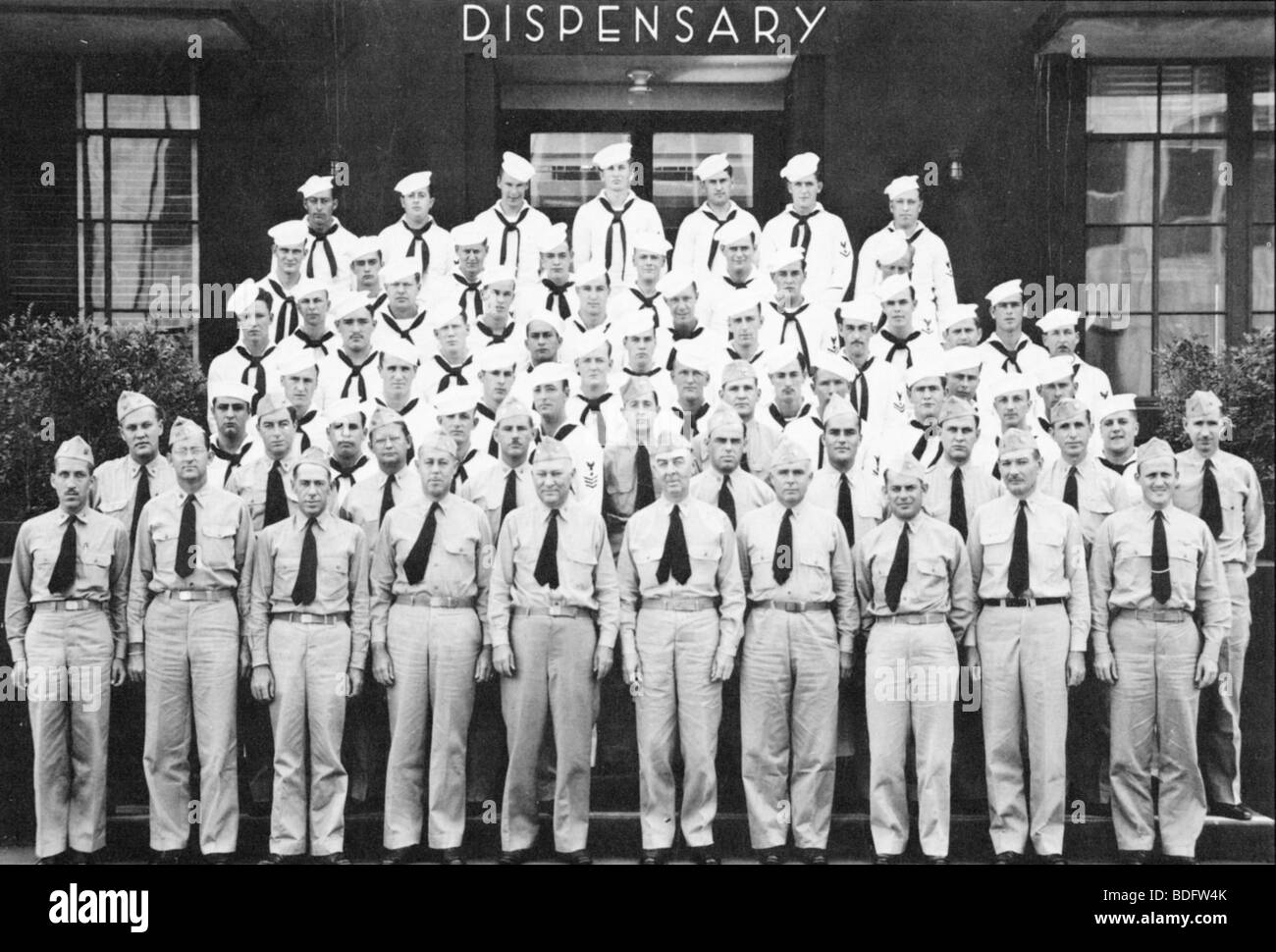 PEARL HARBOUR-Mitarbeiter stellen außerhalb des Krankenhauses Basis mehrere Monate vor dem japanischen Angriff im Jahr 1941 Stockfoto