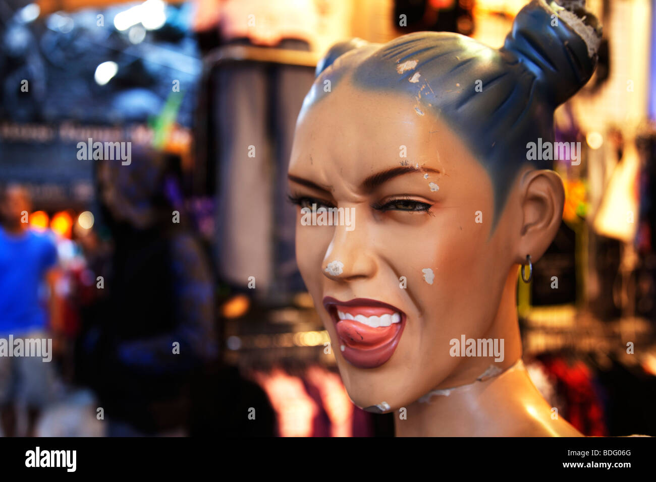 Alternativer Stil weiblichen Showroom dummy. Camden Market, Nord-London. Stockfoto