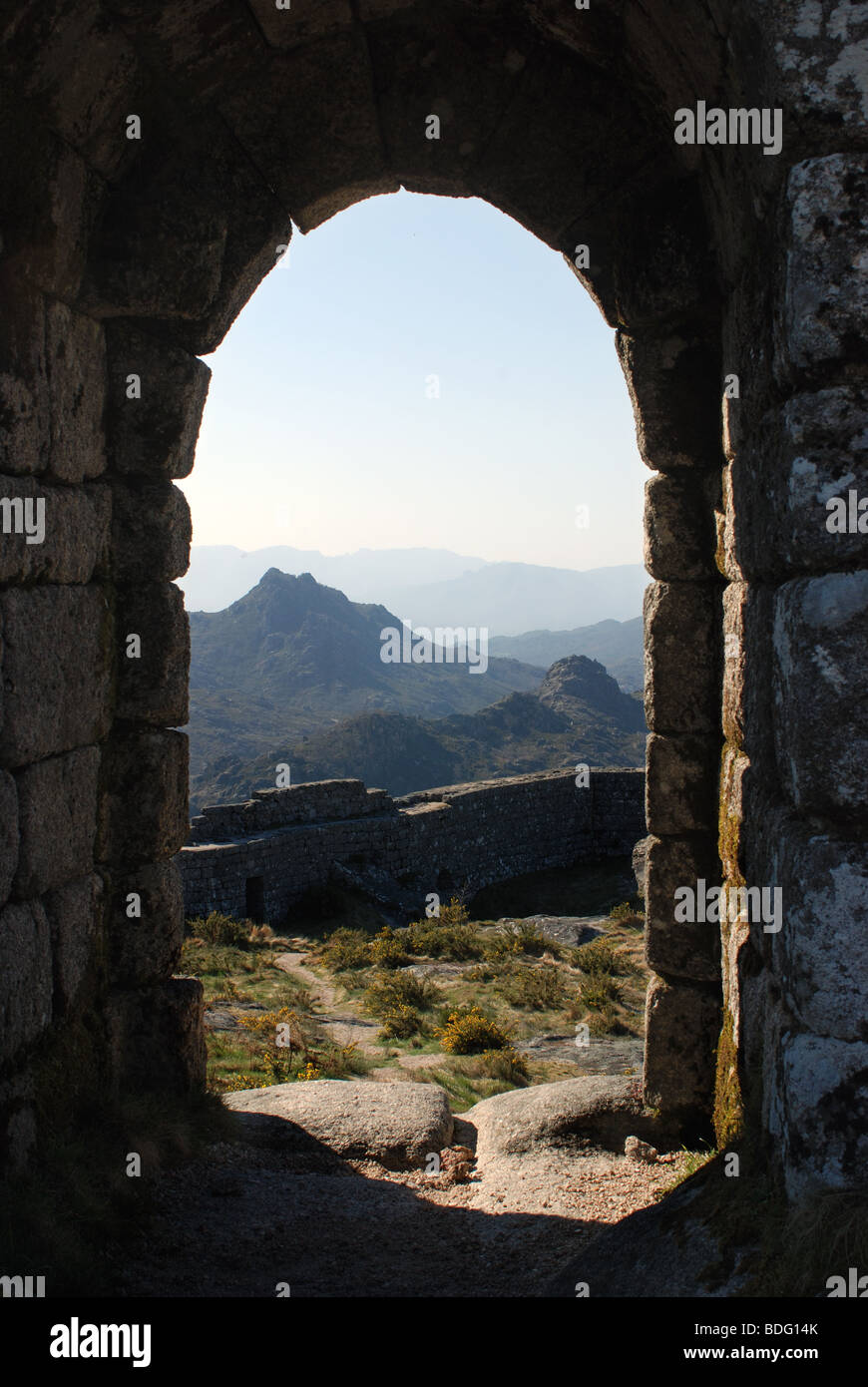 Ruinen einer Burg in Castro Laboreiro Peneda Geres Nationalpark, Portugal Stockfoto
