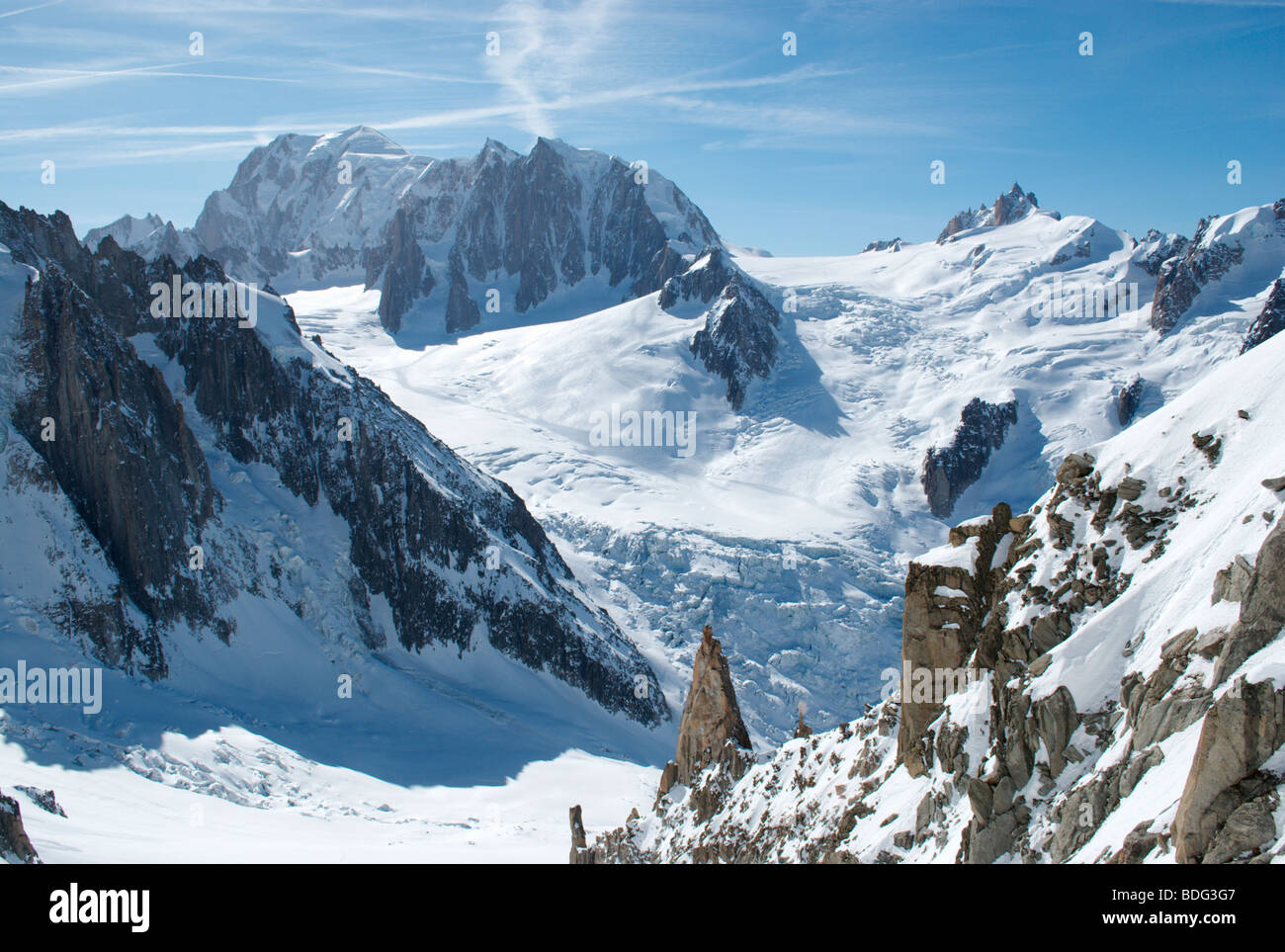 Der Mont Blanc, Mt Blanc du Tacul, The Vallée Blanche und Aiguille du Midi aus gesehen in der Nähe von Aiguille du Tacul, Chamonix, Frankreich Stockfoto