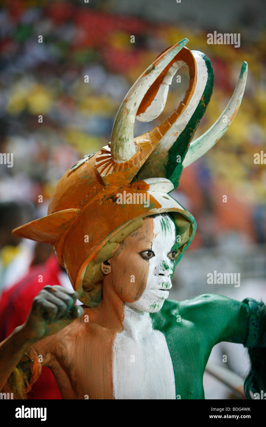 Côte d ' Ivoire Ventilator im Elefant Kostüm. Côte d ' Ivoire V Mali. African Cup of Nations 2008. Ohene Djan Stadium. Accra. Ghana. Afrika Stockfoto