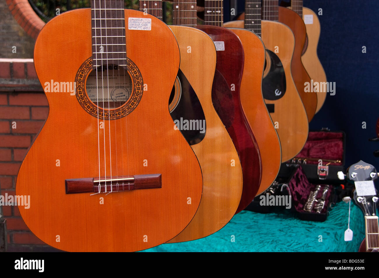 Gitarren auf Greenwich Markt - London Stockfoto