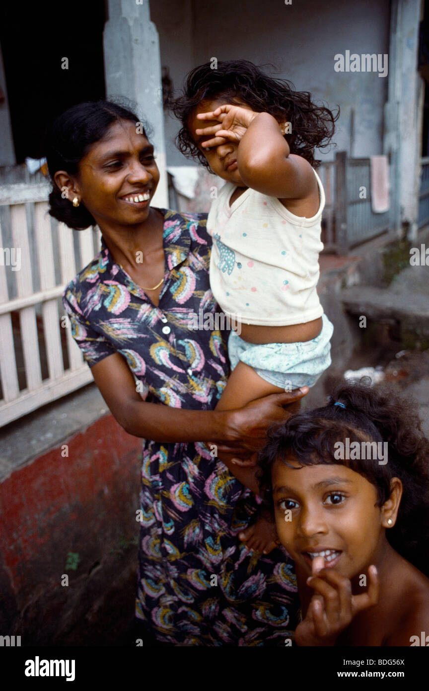 Alte holländische Festung Galle Sri Lanka Mutter mit Kindern Stockfoto