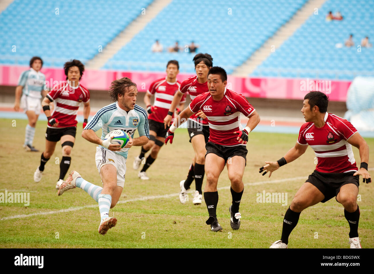 Argentinien und Japan kämpfen um in die Rugby 7 s, World Games, Kaohsiung, Taiwan, 24. Juli 2009 Stockfoto