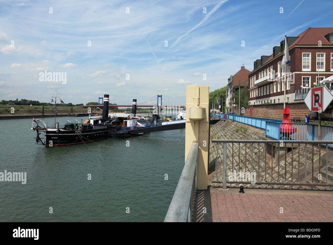 Route der Industriekultur, Museum der Deutschen Binnenschifffahrt, Museumsschiff, Schaufelraddampfer "Oscar Huber", Restaurant Und Buerohaus Schifferb Stockfoto