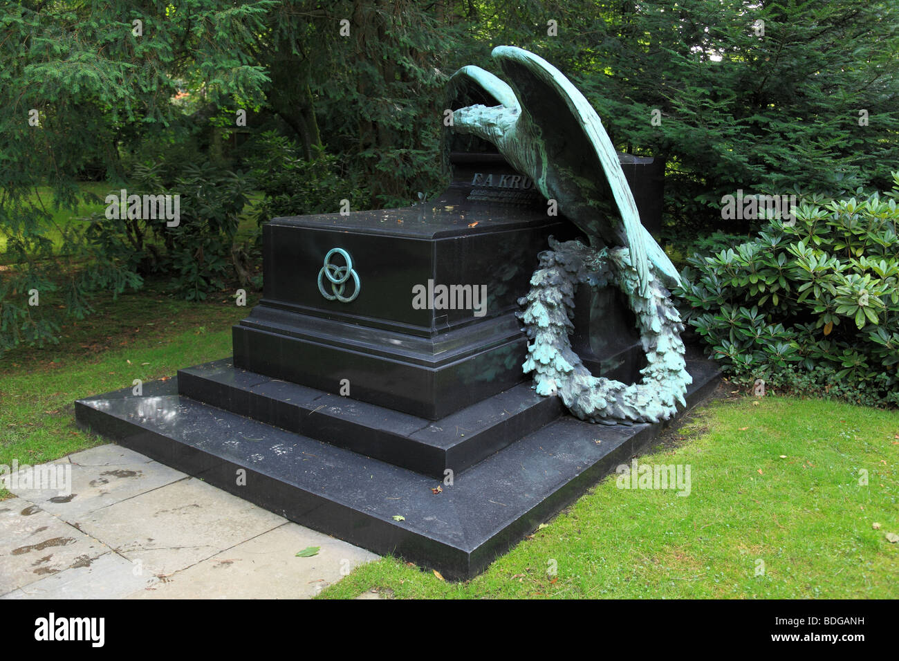 D-Essen, Ruhrgebiet, NRW, D-Essen-Bredeney, städtischen Friedhof Bredeney, Friedrich Alfred Krupp, Krupp Friedhof, Familienfriedhof der Familie Krupp, der Industriellenfamilie, Grab von Friedrich Alfred Krupp, Skulptur, Adler, Route der Indust Stockfoto