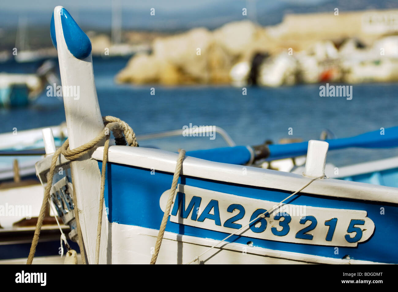 Der Bogen von einem traditionellen Fischerboot in der Marina in la Ciotat Stockfoto