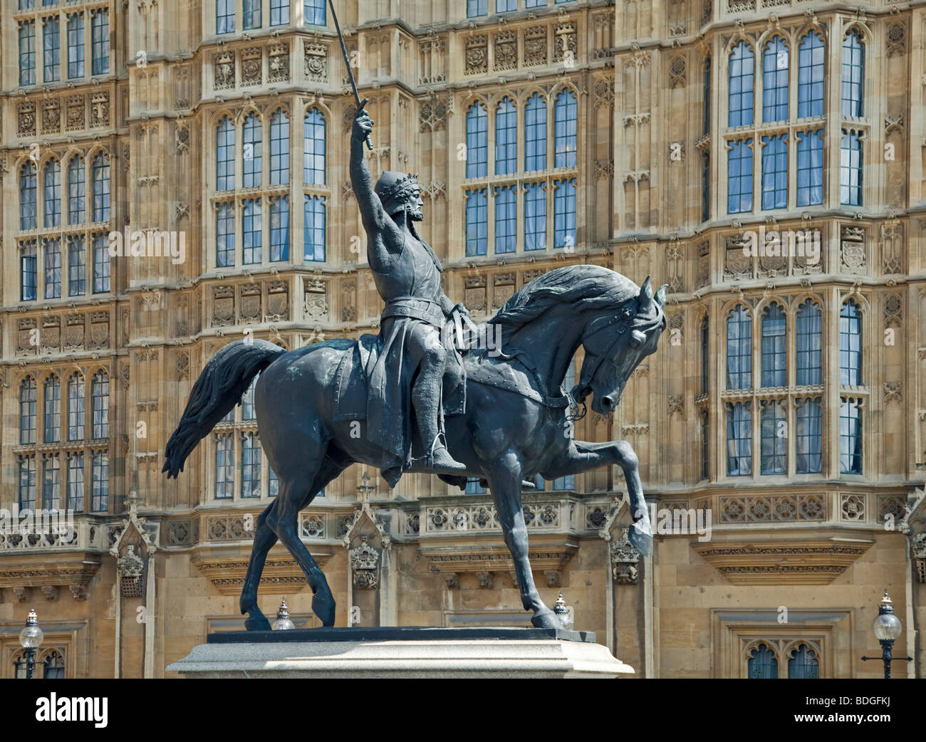 Statue von Richard Löwenherz vor der Palace of Westminster, Westminster, London, England Stockfoto