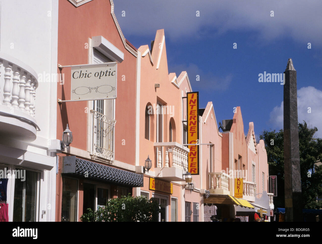 Geschäfte an der Hauptstraße von Philipsburg St. Maarten Insel - Antillen - Karibik Stockfoto