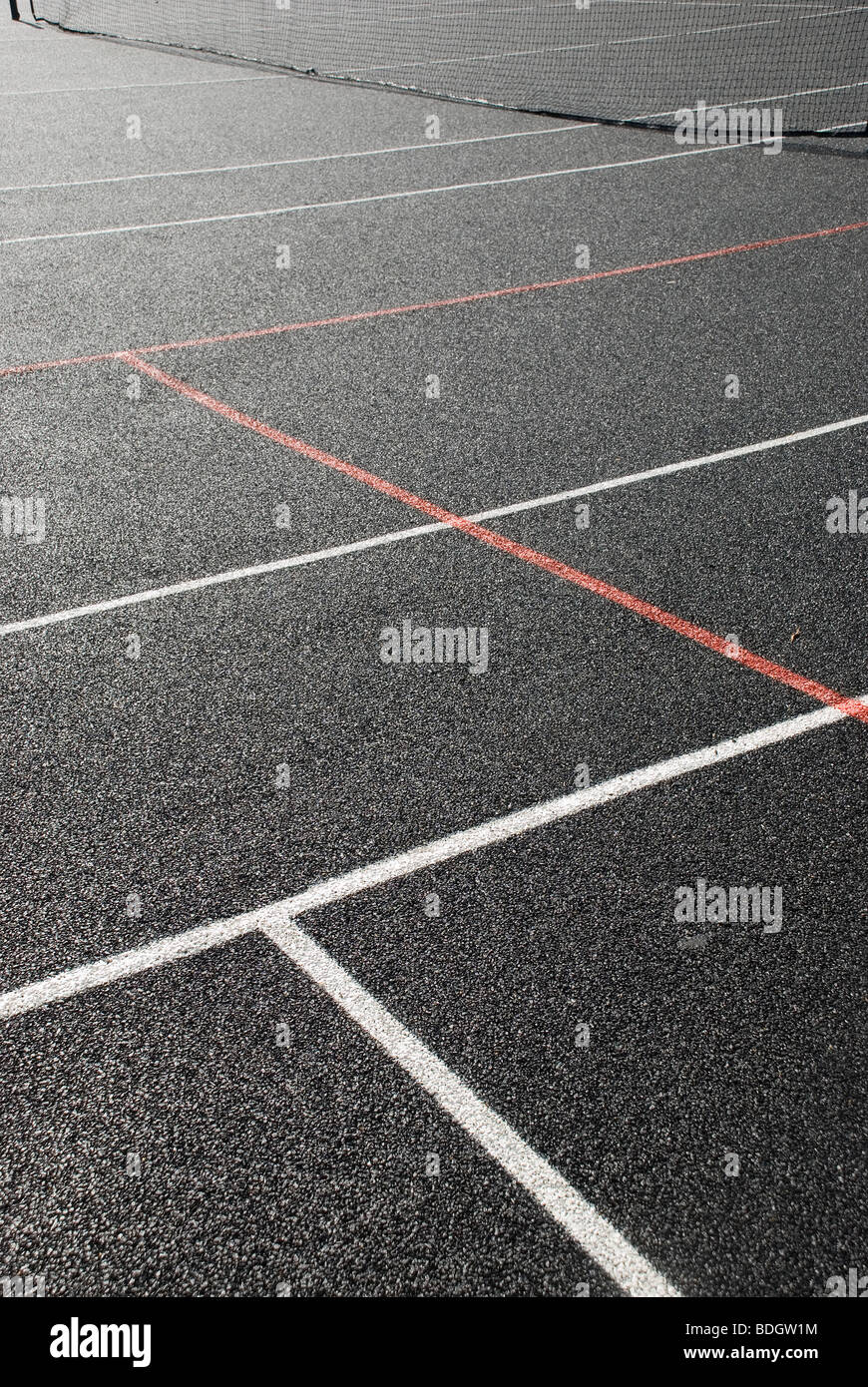 Linien auf einem Tennis court, Miro, Kugel, aktive, Sportler, Leichtathletik, Hintergrund, Ball, Körper, schließen, Closeup, Wettbewerb, Gericht, ausüben Stockfoto