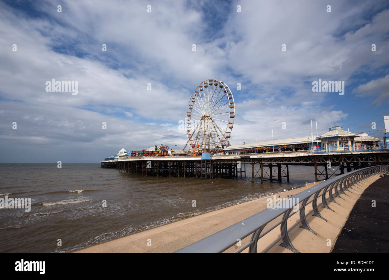 Blackpool Promenade und Central Pier. Stockfoto