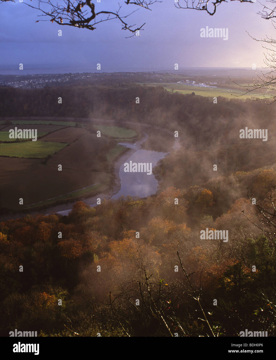 Fluss Wye und Severn Mündung von Eagles Nest oberen Wyndcliff in der Nähe von St Arvans Monmouthshire South Wales UK Stockfoto