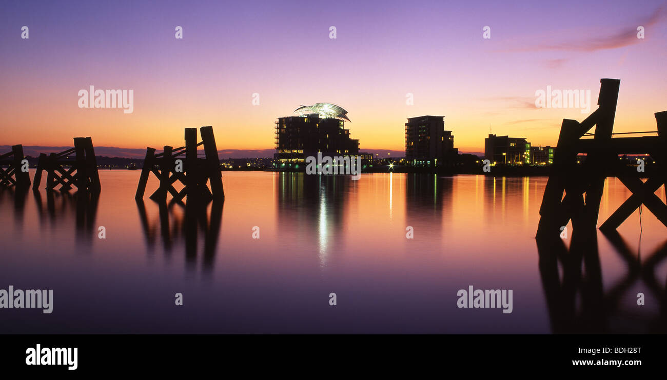 St. Davids Hotel & Spa Cardiff Bay Twilight Nachtansicht alten dock Liegeplatz im Vordergrund Cardiff South Wales UK Stockfoto