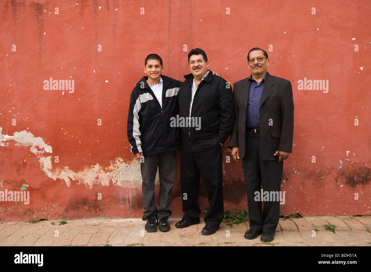 Tour Guide Jose Alberto, Presidente (Bürgermeister) Juan Jose Martinez Mendoza und Direktor des Tourismus Cosala, Sinaloa, Mexiko. Stockfoto