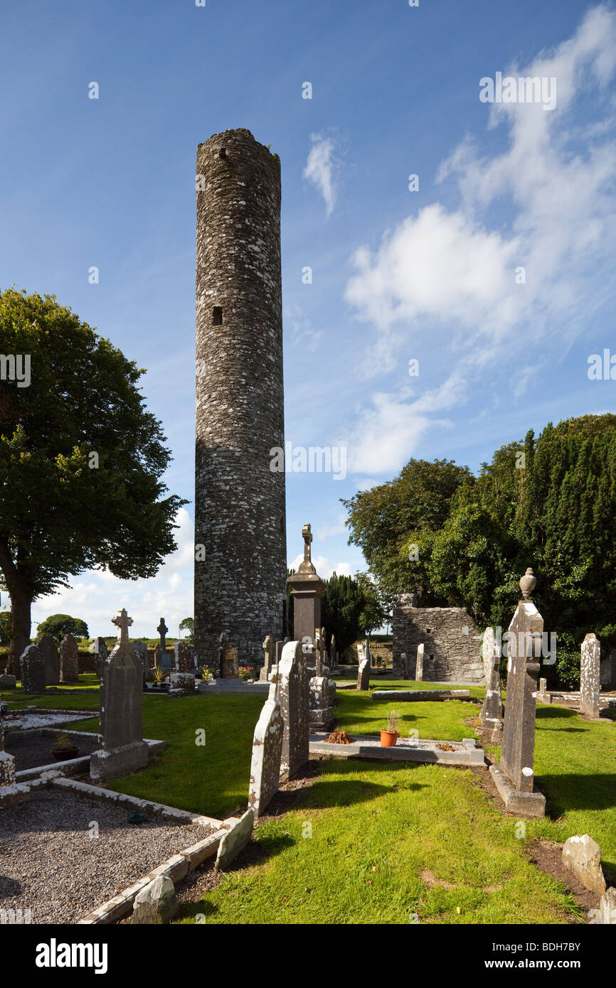 runder Turm, Klosters Monasterboice, Irland Stockfoto